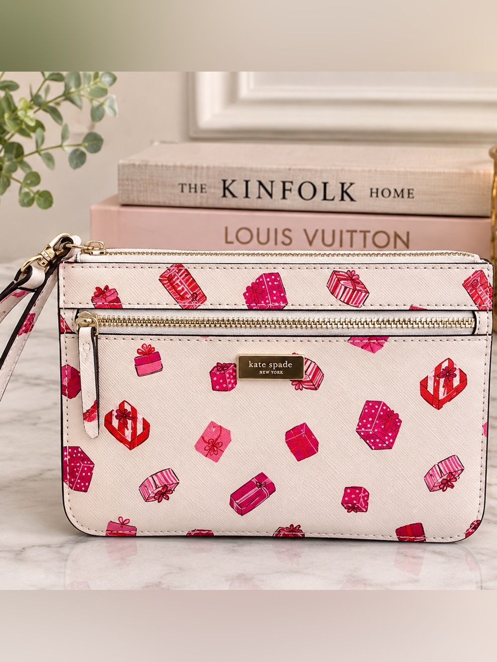 KATE SPADE Wristlet Gifts Printed “Tinie” Pink and White Multi-Color NWT 🩷🤍🩷